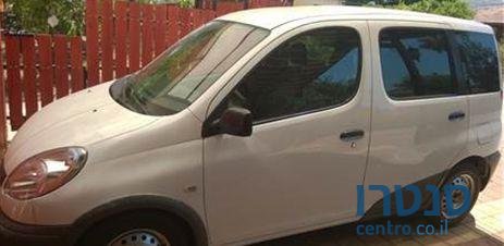 2005' Toyota Auris photo #1