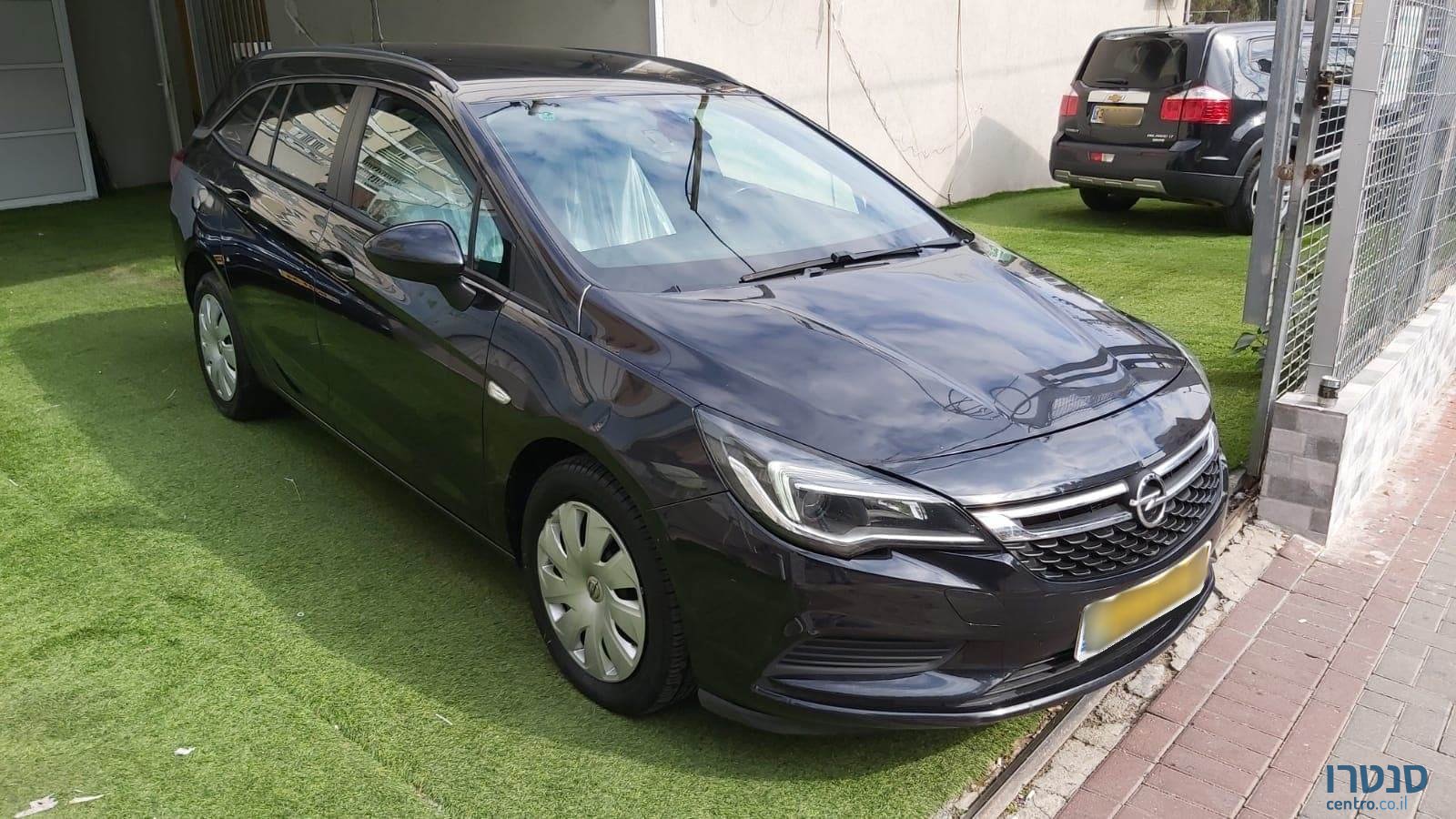 2017' Opel Astra photo #1