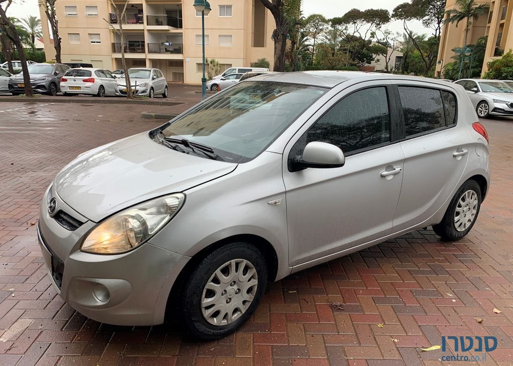 2012' Hyundai i20 יונדאי photo #1