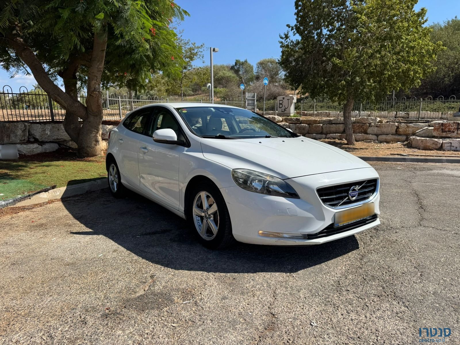 2016' Volvo V40 T3 photo #1