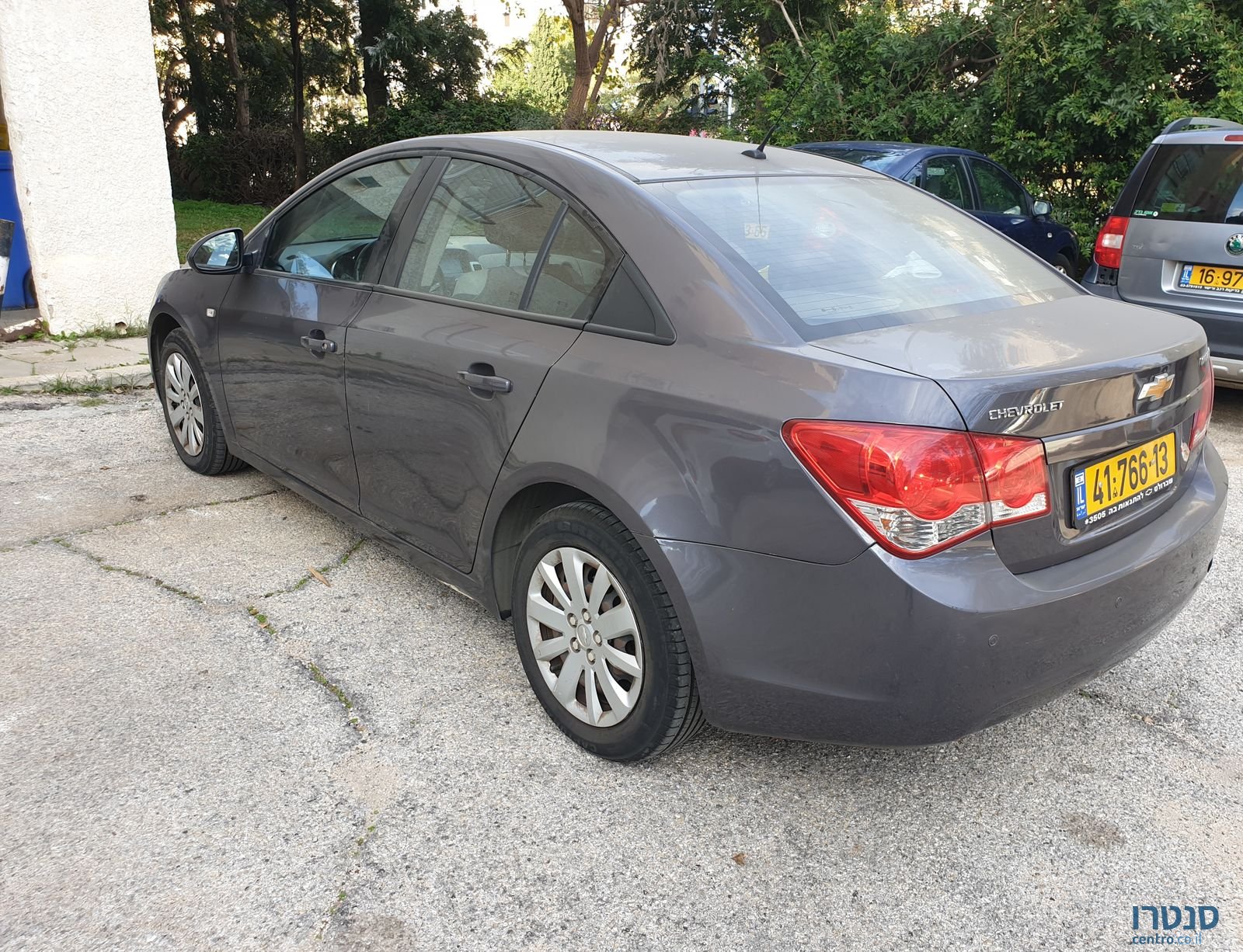 2011' Chevrolet Cruze photo #3