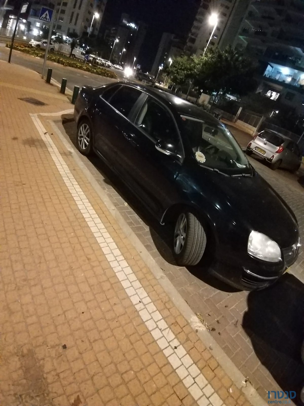 2011' Volkswagen Jetta photo #1