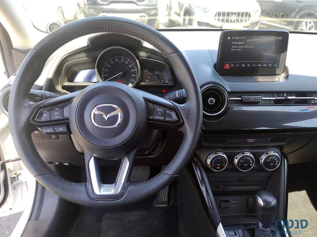 2018' Mazda 2 ACTIVE photo #3