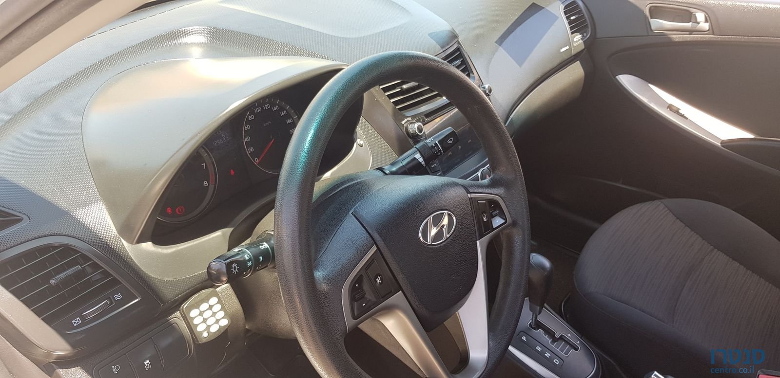 2016' Hyundai i25 photo #1