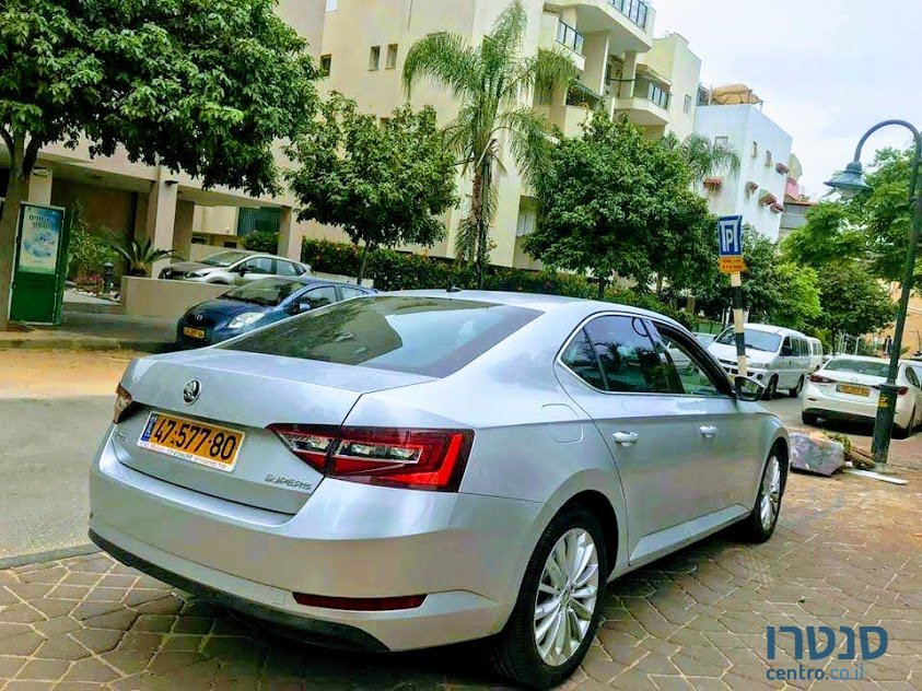 2016' Skoda Superb photo #2