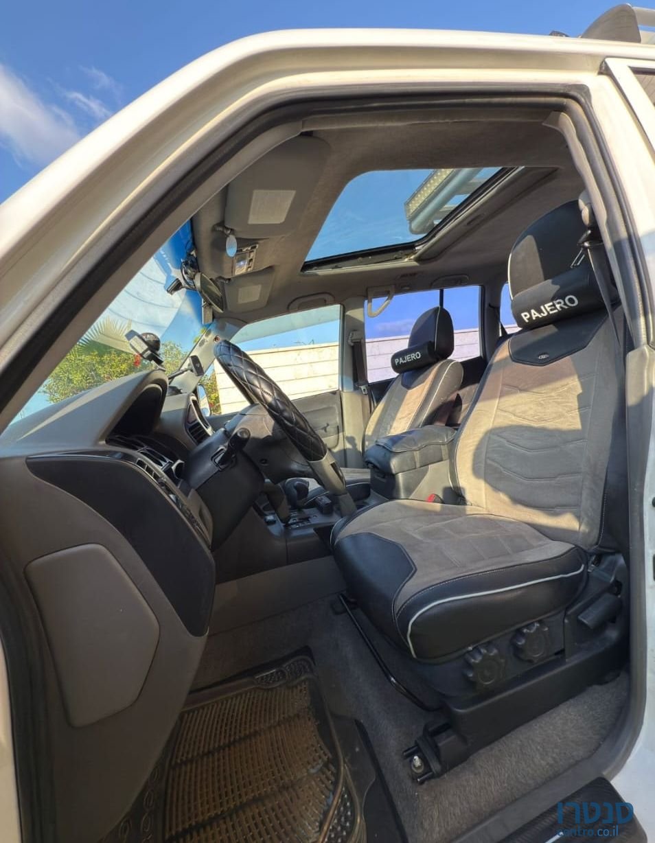 2002' Mitsubishi Pajero מיצובישי פאג`רו photo #4