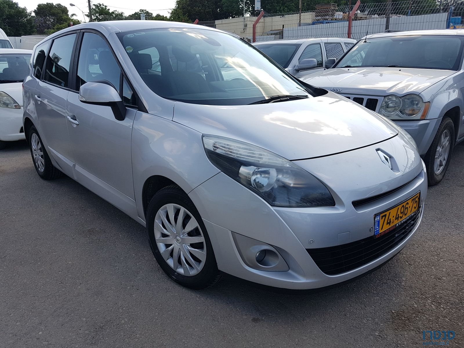 2011' Renault Grand Scenic photo #1