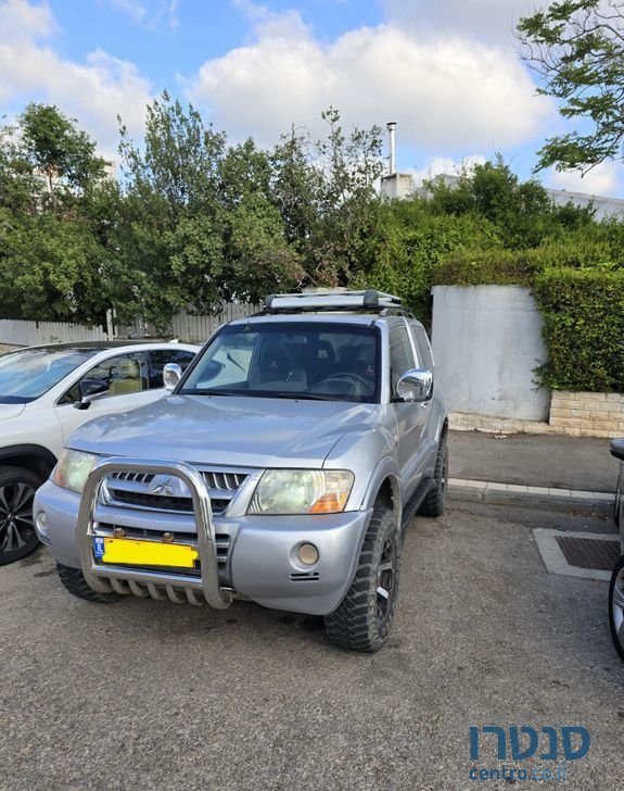 2004' Mitsubishi Pajero מיצובישי פג'רו photo #6