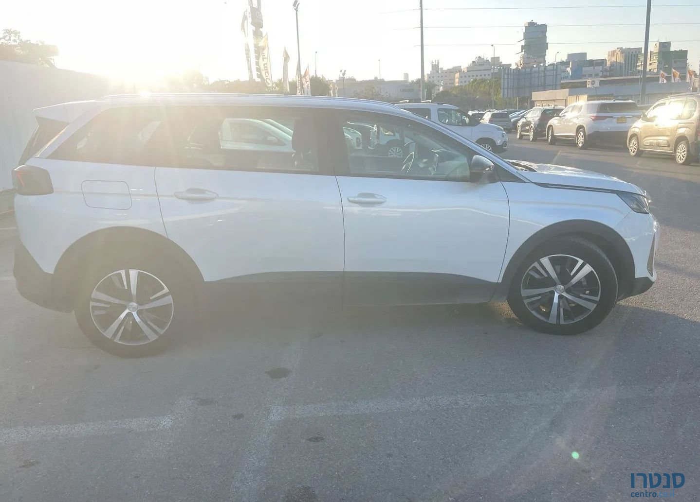 2022' Peugeot 5008 פיג'ו photo #2