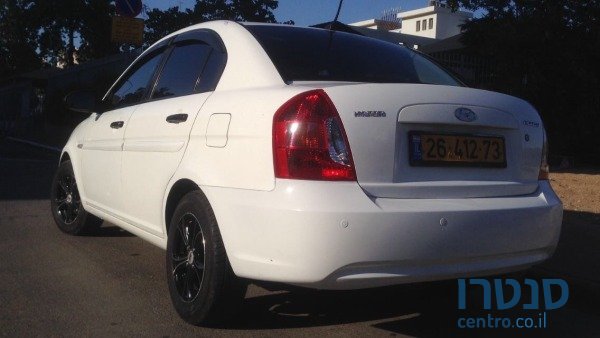 2010' Hyundai Accent photo #2