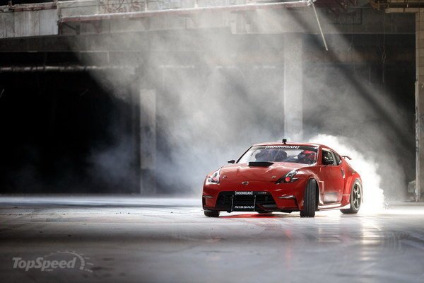 Drifting Abandoned Mall in Nissan Zs is the New Black Friday