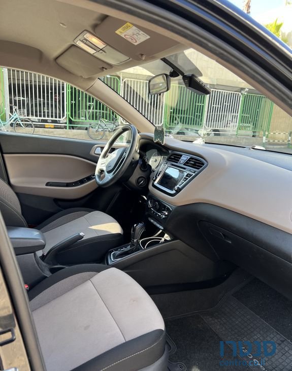 2017' Hyundai i20 יונדאי קרוס photo #4