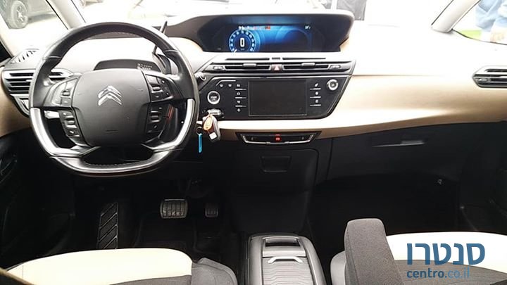 2014' Citroen C4 Picasso photo #3