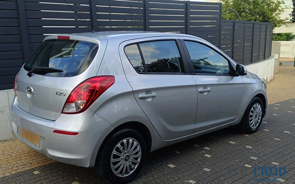 2014' Hyundai i20 יונדאי photo #3