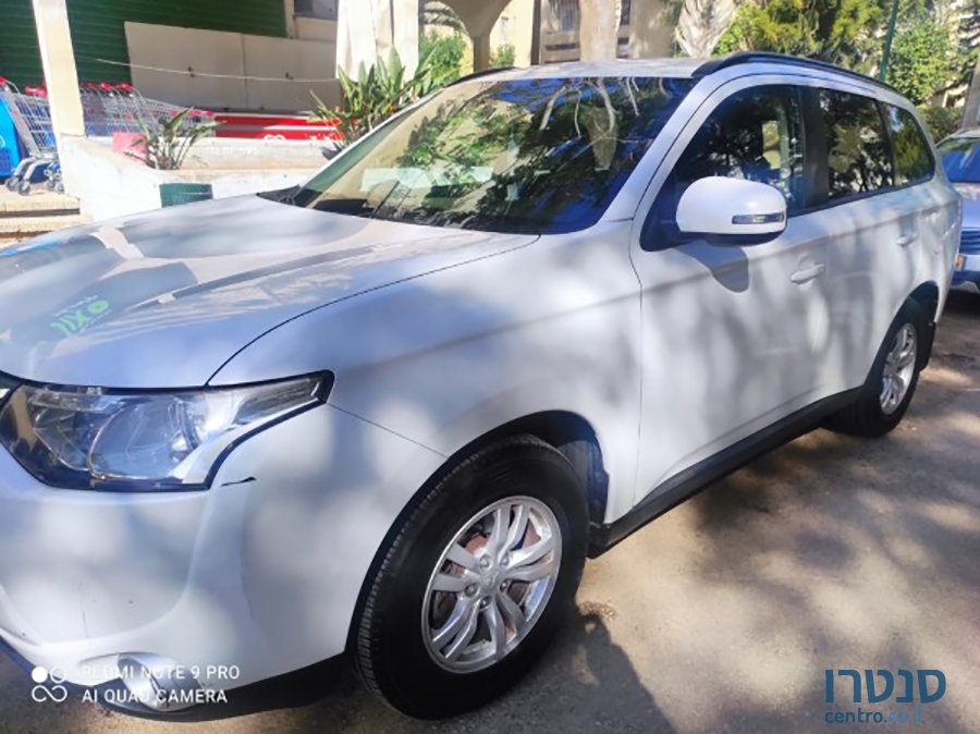 2012' Mitsubishi Outlander photo #3