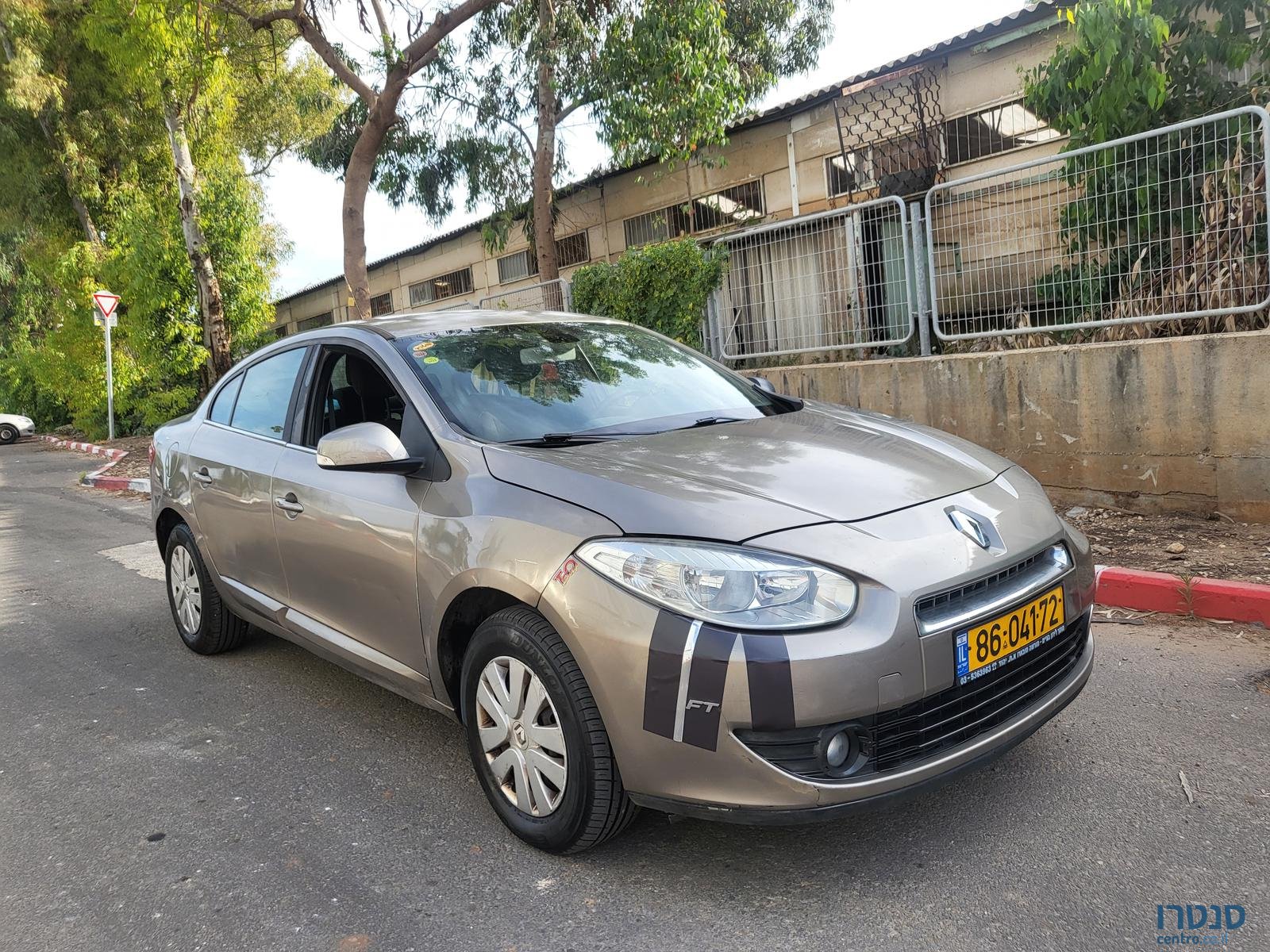 2011' Renault Fluence photo #3