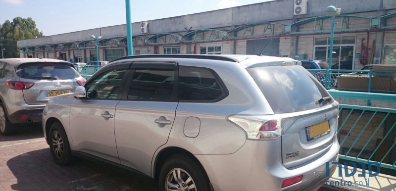 2013' Mitsubishi Outlander photo #3