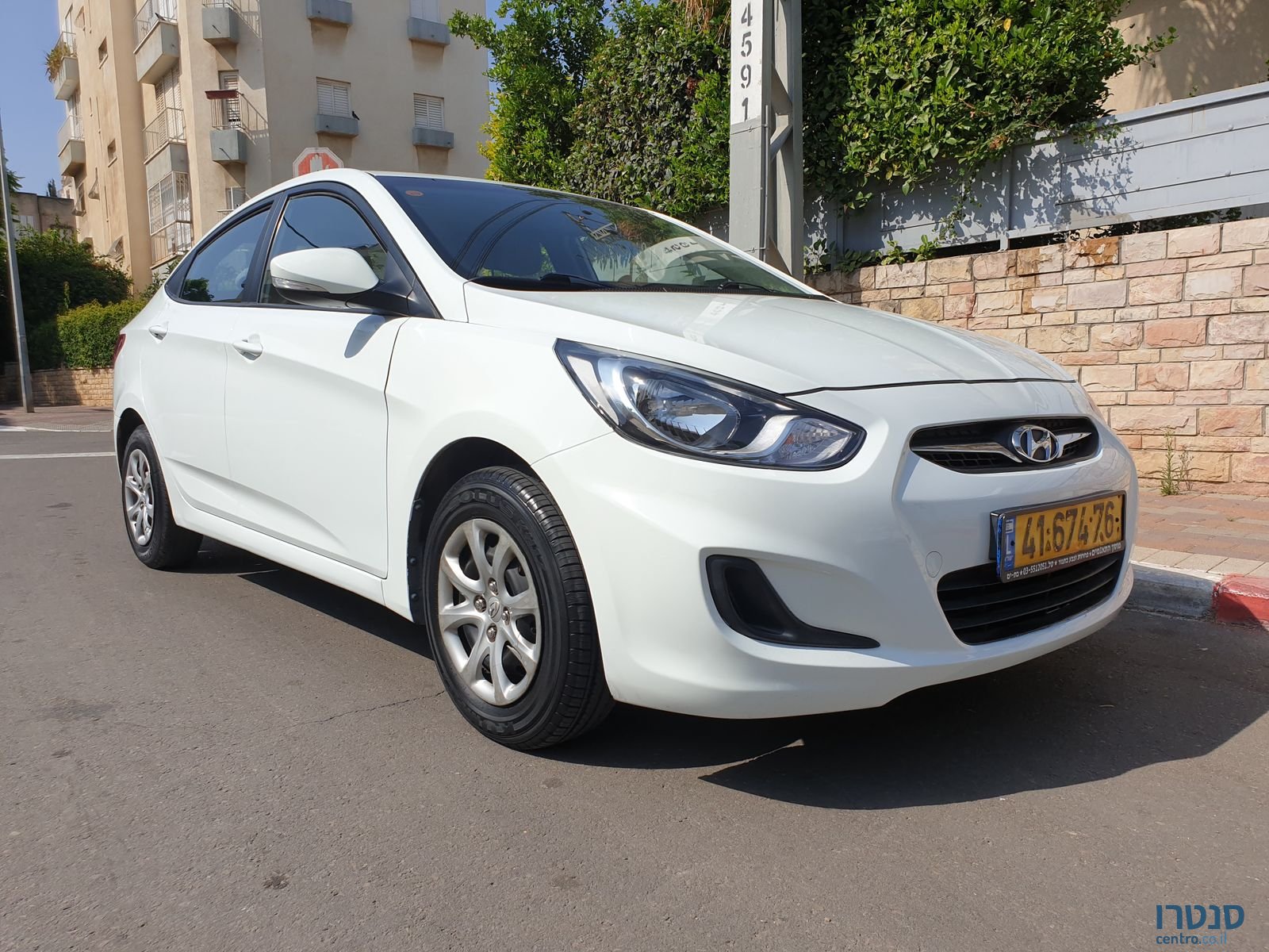 2011' Hyundai i25 photo #2