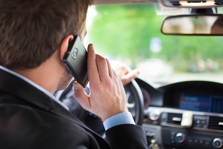 Полиция намерена конфисковывать телефоны у водителей, разговаривавших за рулем