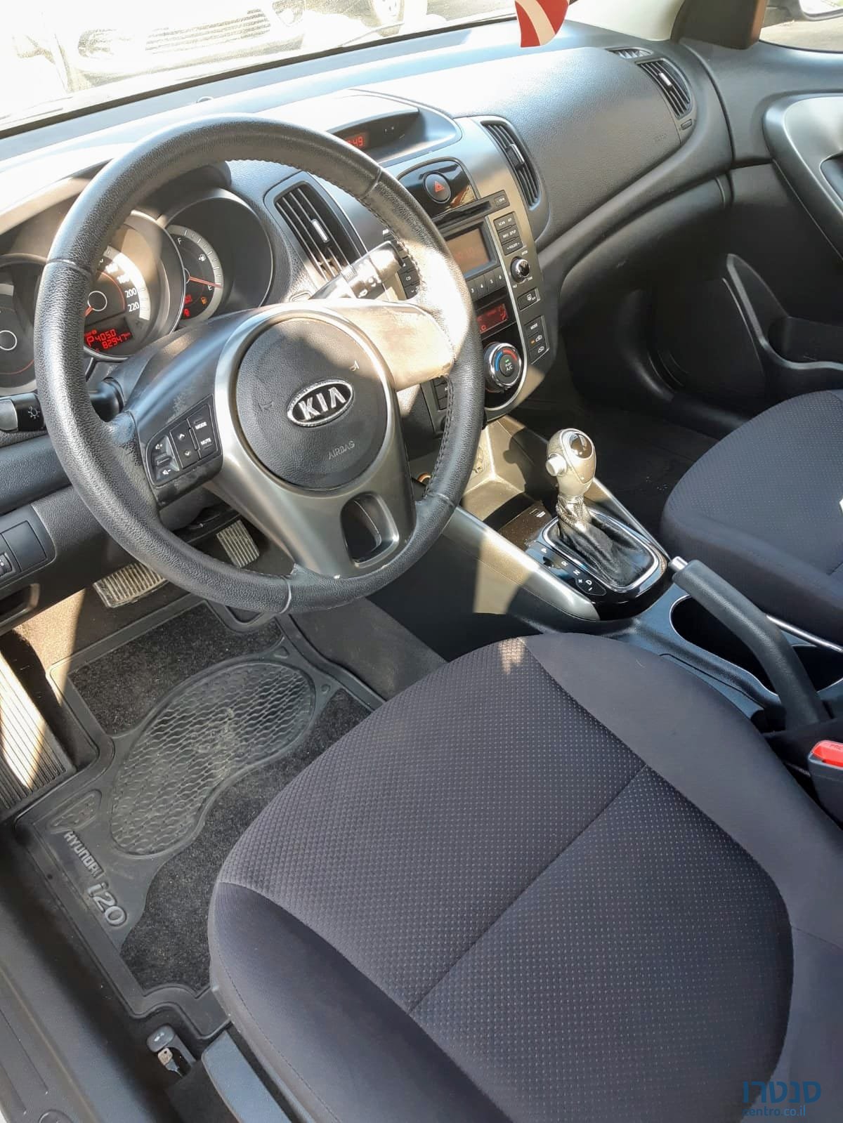 2011' Kia Forte photo #4