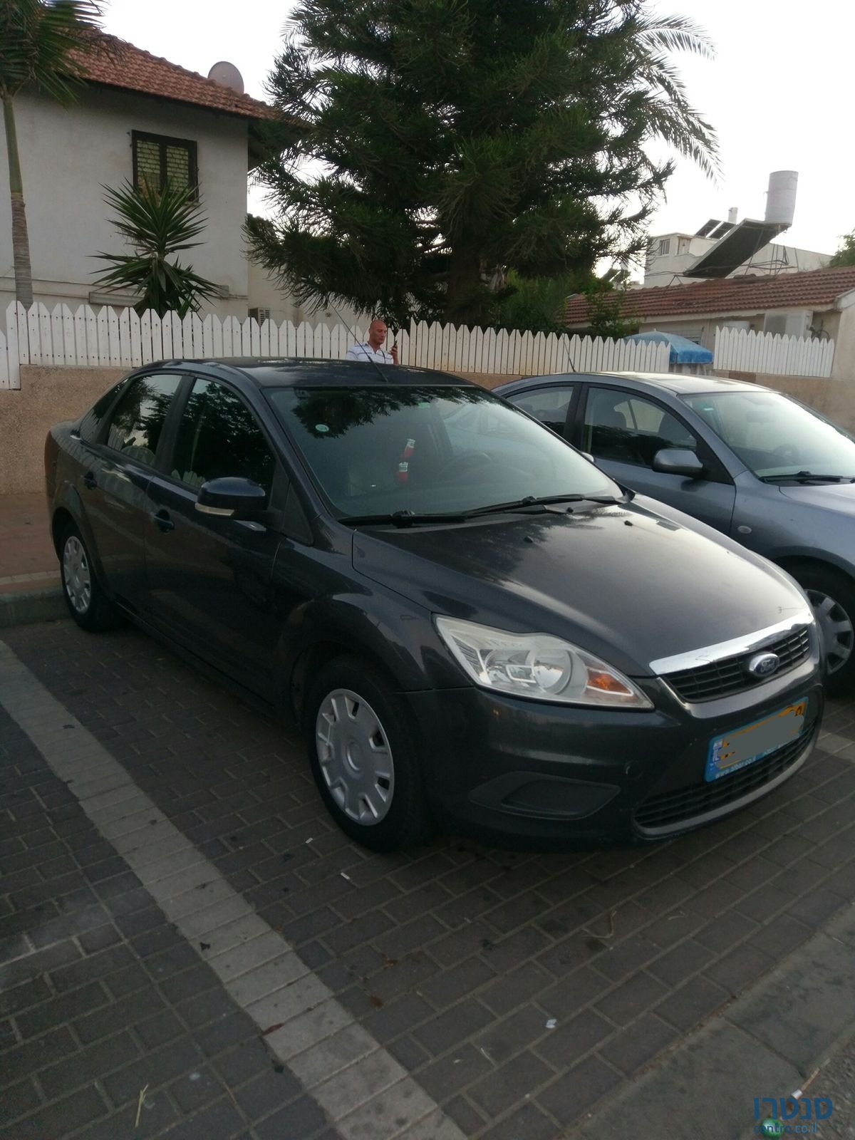 2010' Ford Focus Trend photo #3