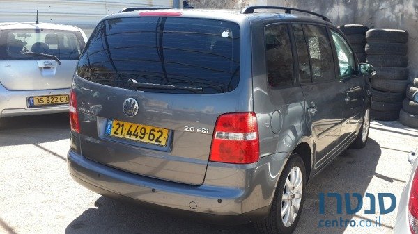 2007' Volkswagen Touran photo #3