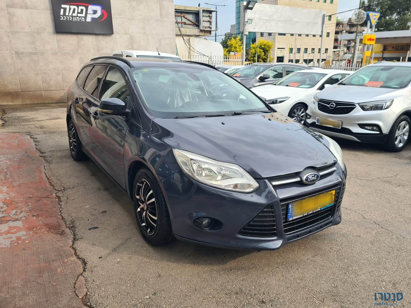 2012' Ford Focus photo #2