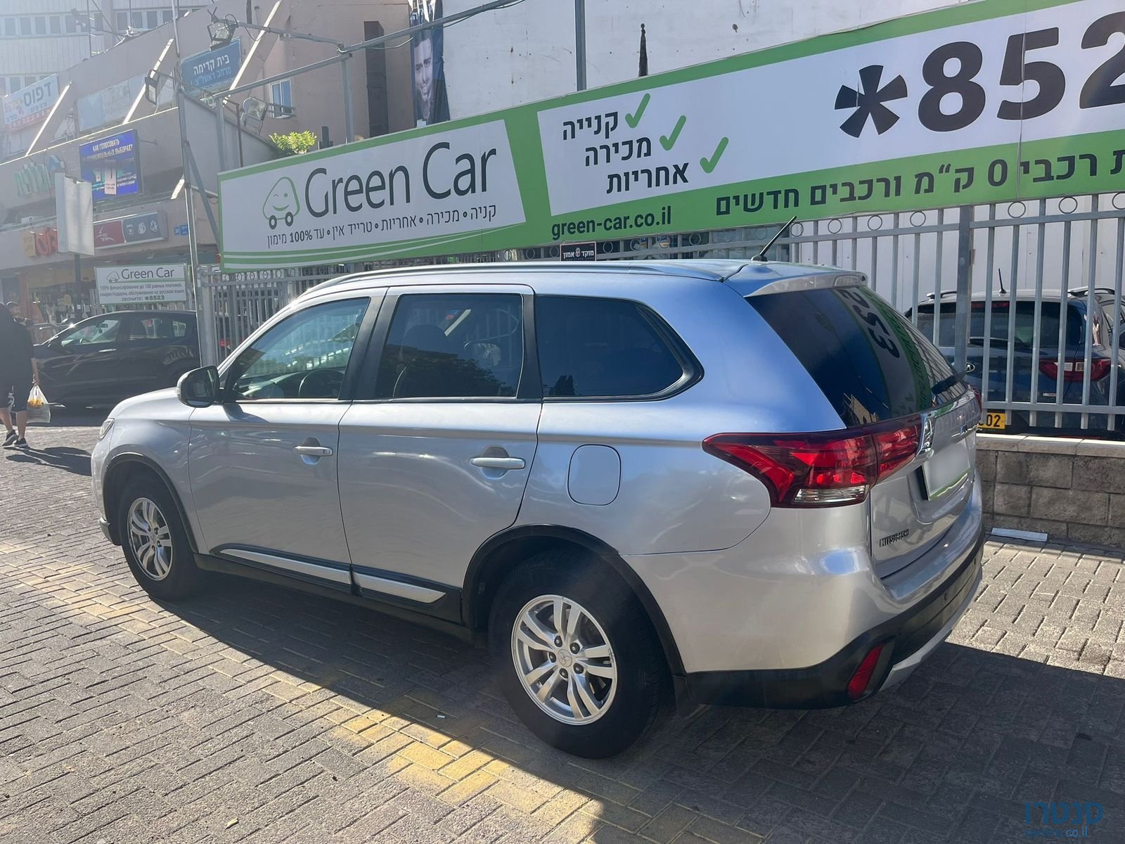 2017' Mitsubishi Outlander photo #3