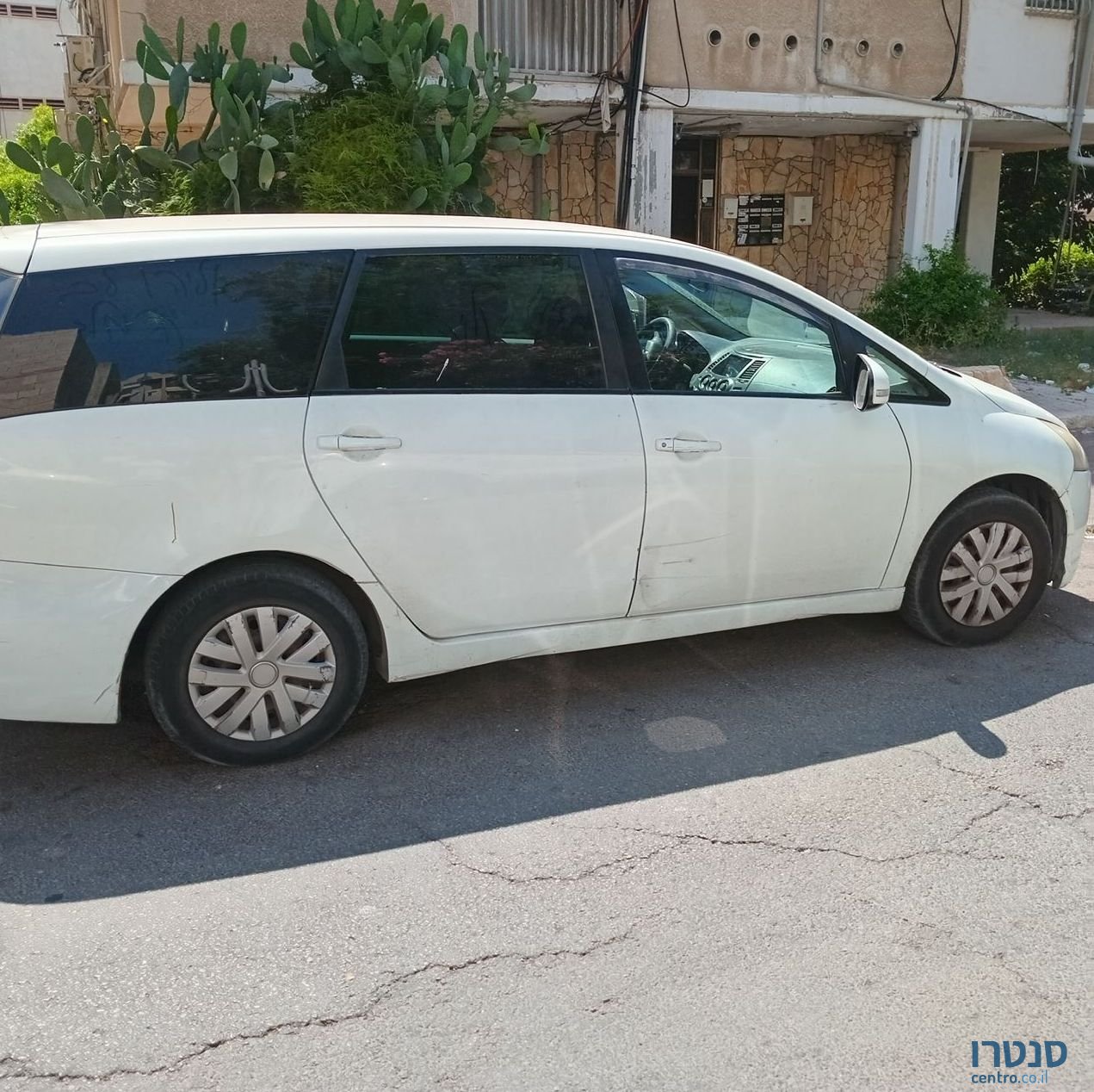 2011' Mitsubishi Grandis מיצובישי גרנדיס photo #1
