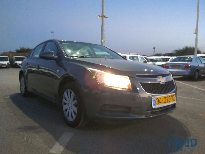 2010' Chevrolet Cruze Ls photo #2