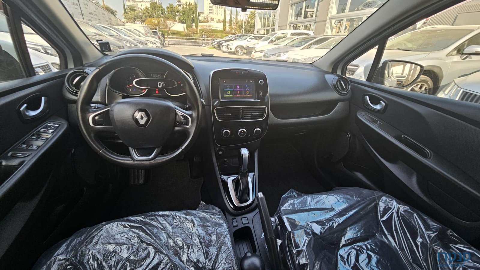 2019' Renault Clio photo #5