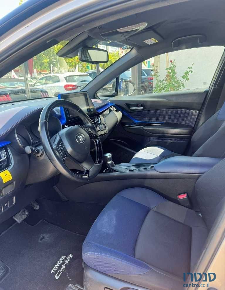2017' Toyota C-HR טויוטה photo #5