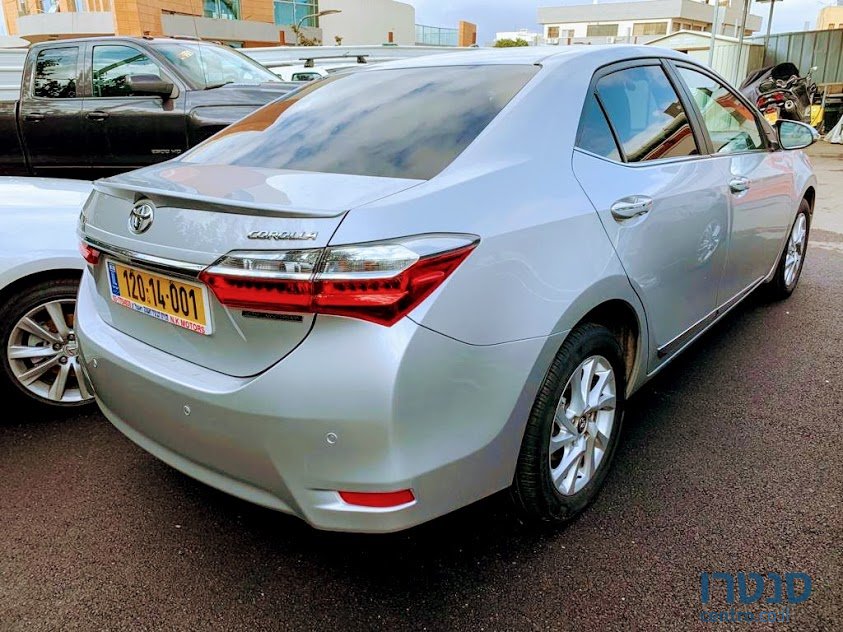 2018' Toyota Corolla photo #2