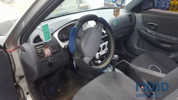 2002' Hyundai Accent photo #2