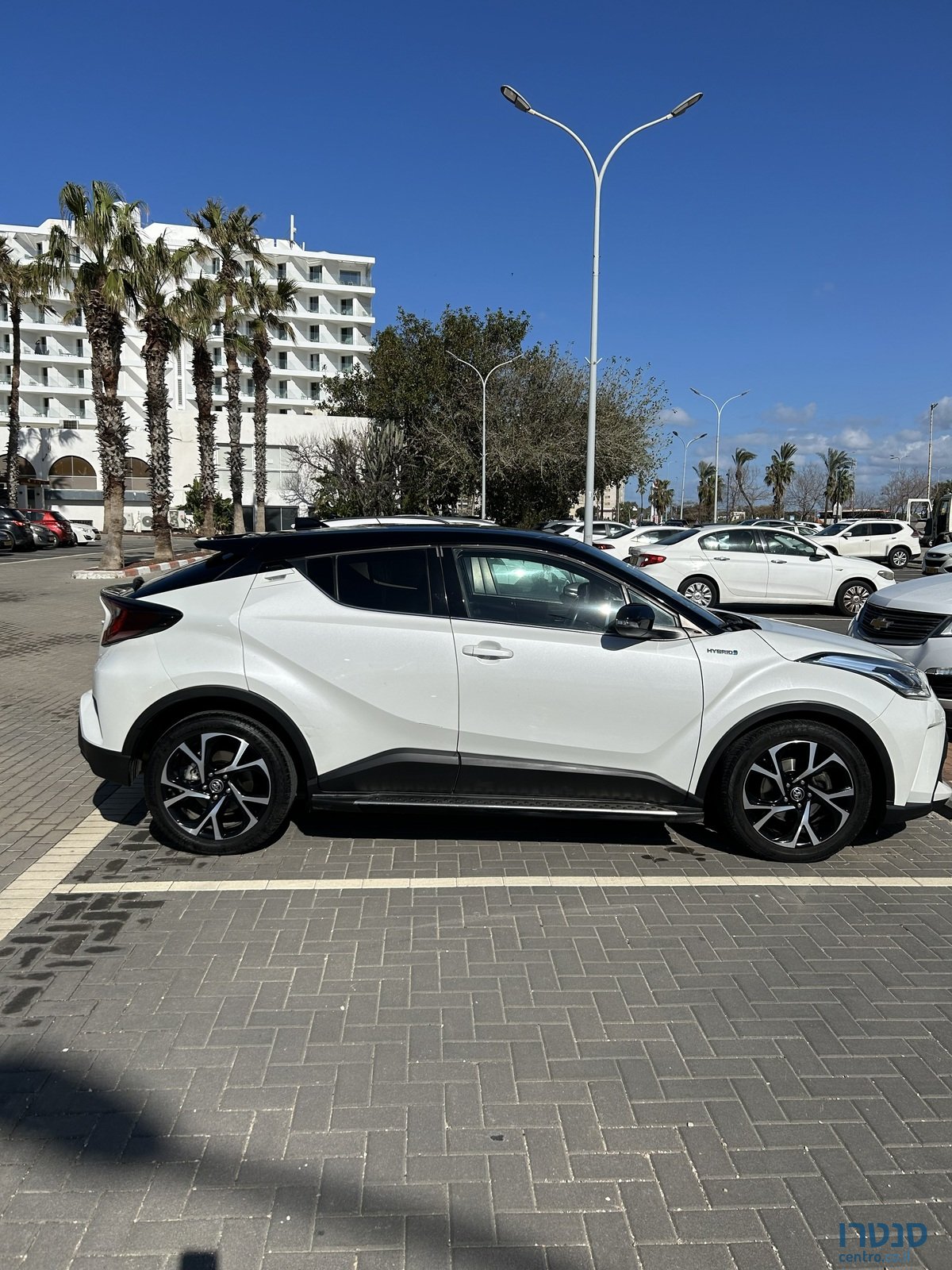 2021' Toyota C-HR Hybrid photo #3