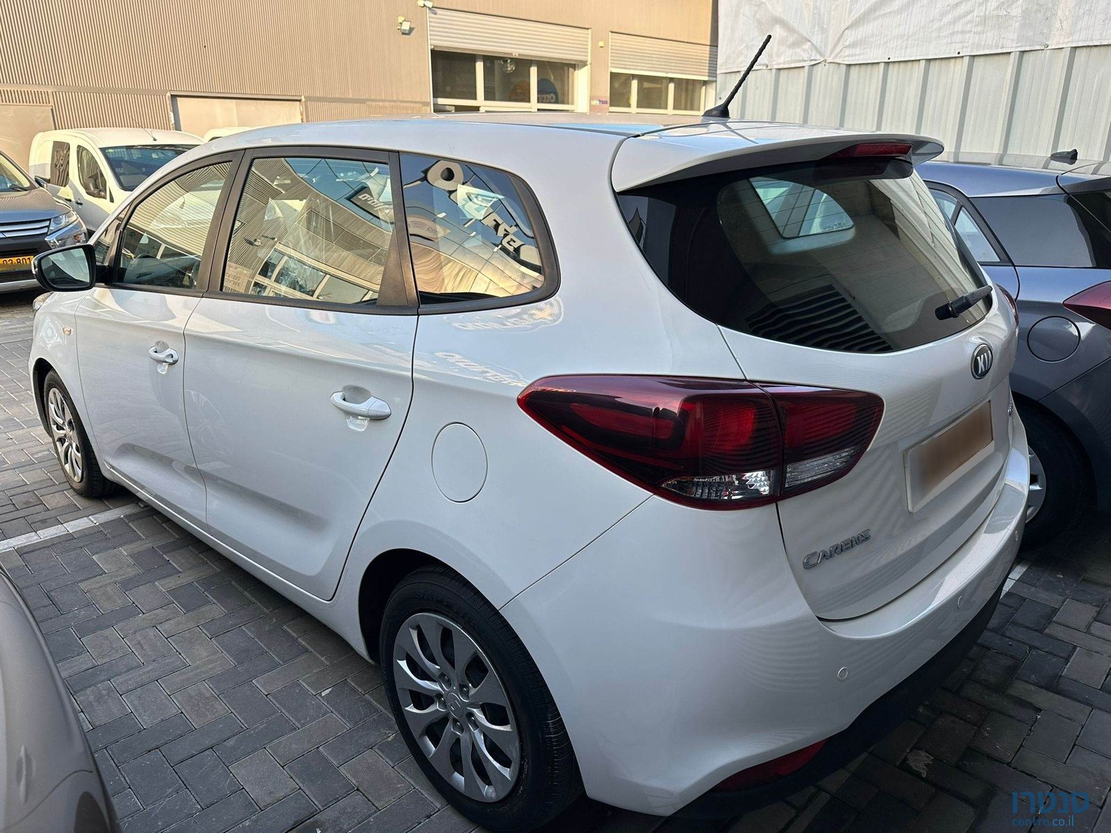 2018' Kia Carens photo #4