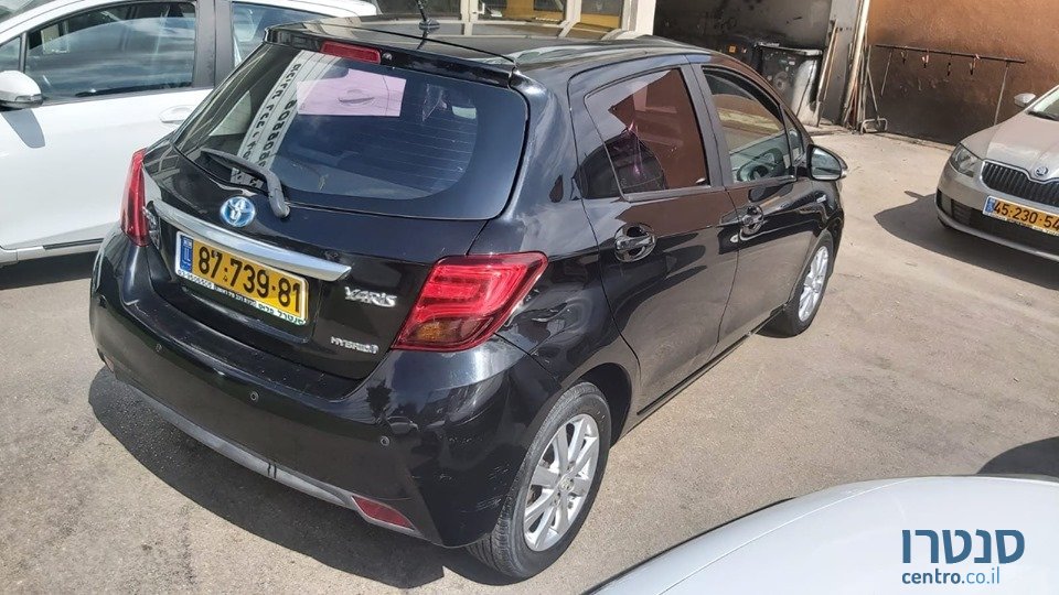 2016' Toyota Yaris photo #2
