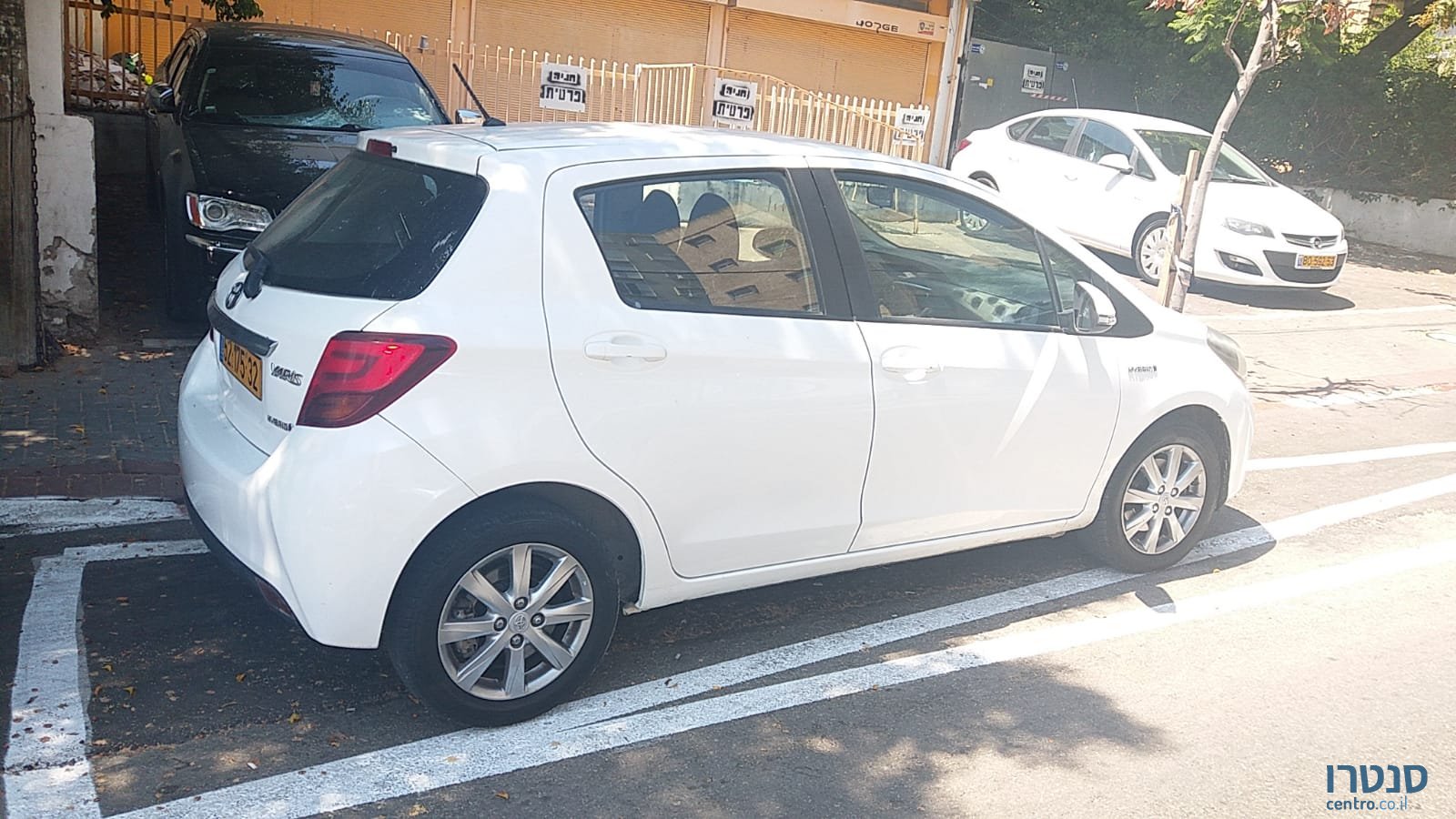 2015' Toyota Yaris photo #2