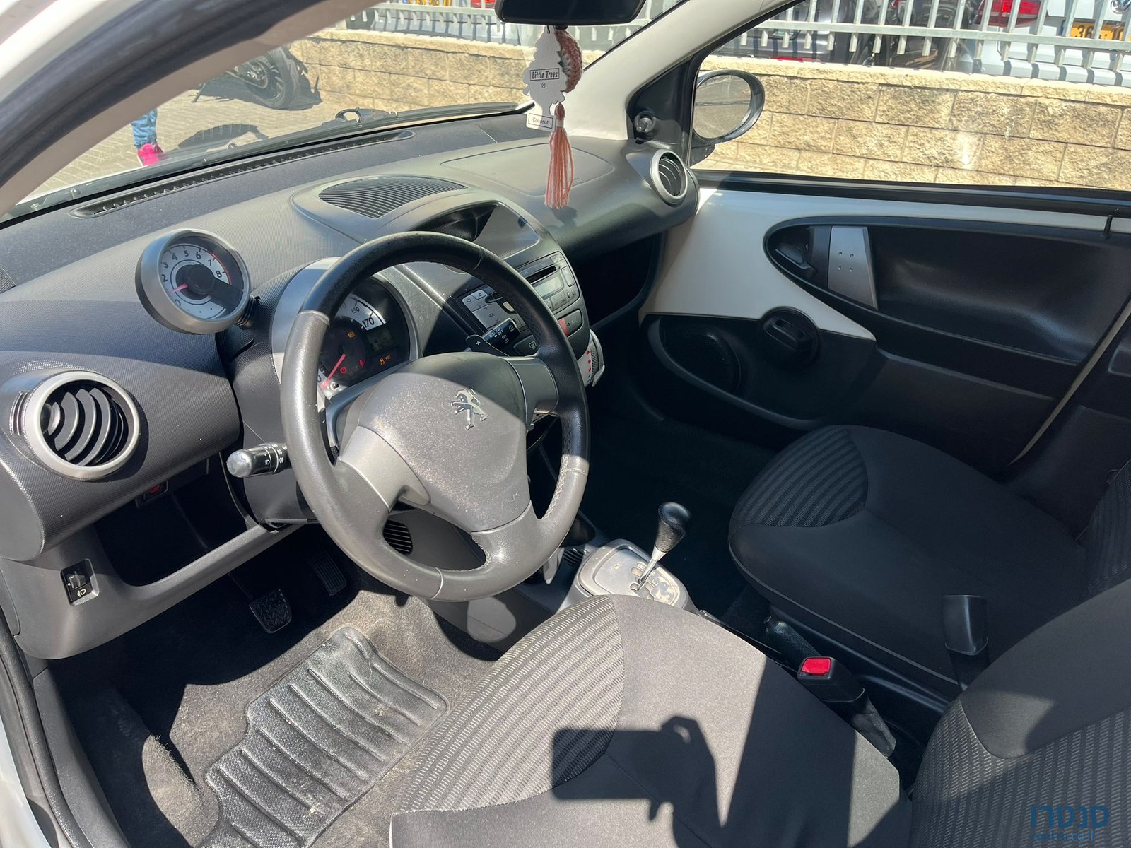 2015' Peugeot 107 photo #3