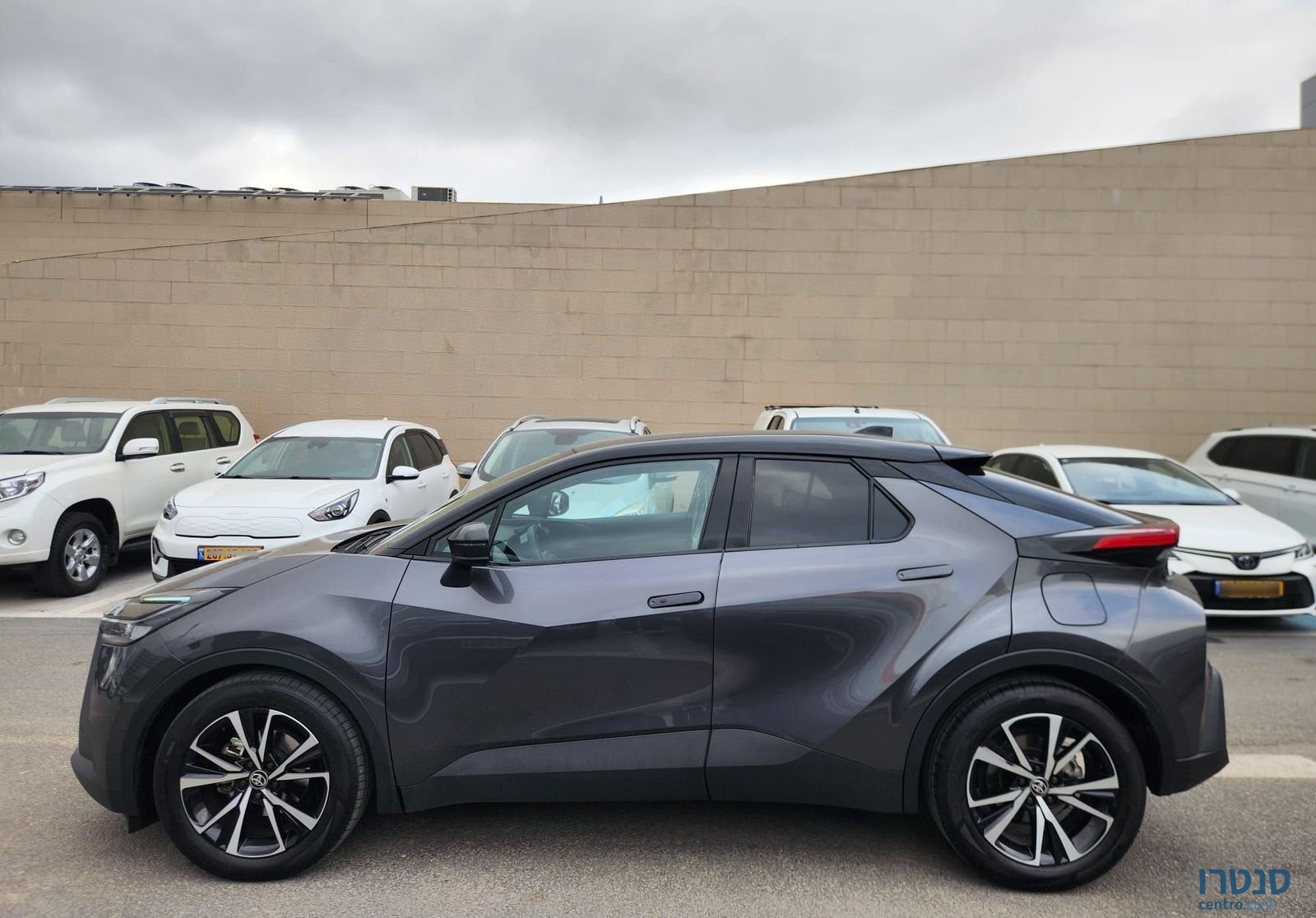 2024' Toyota C-HR טויוטה photo #6
