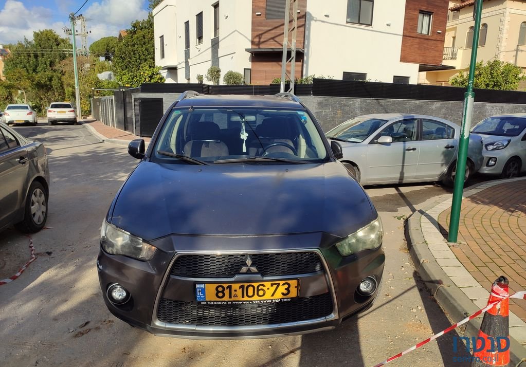 2010' Mitsubishi Outlander מיצובישי אאוטלנדר photo #4