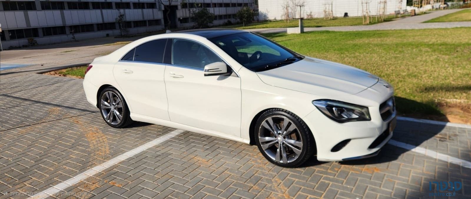 2017' Mercedes-Benz CLA מרצדס-בנץ photo #1