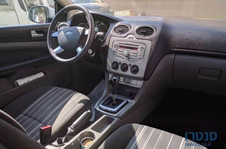 2009' Ford Focus photo #4