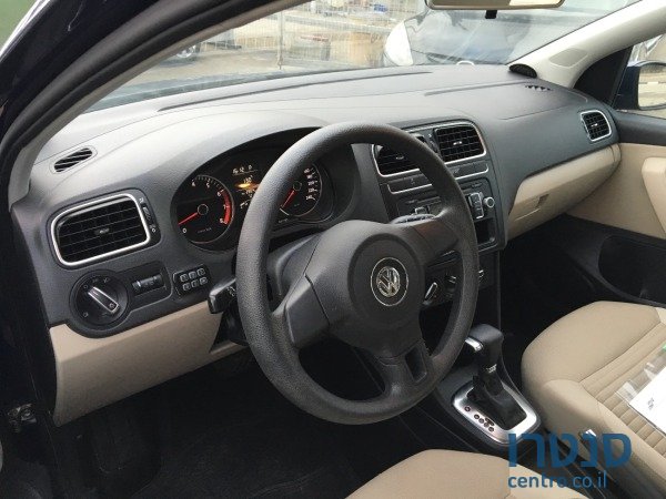 2010' Volkswagen Polo photo #3
