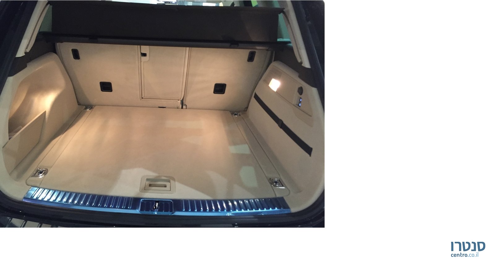 2015' Volkswagen Touareg photo #6