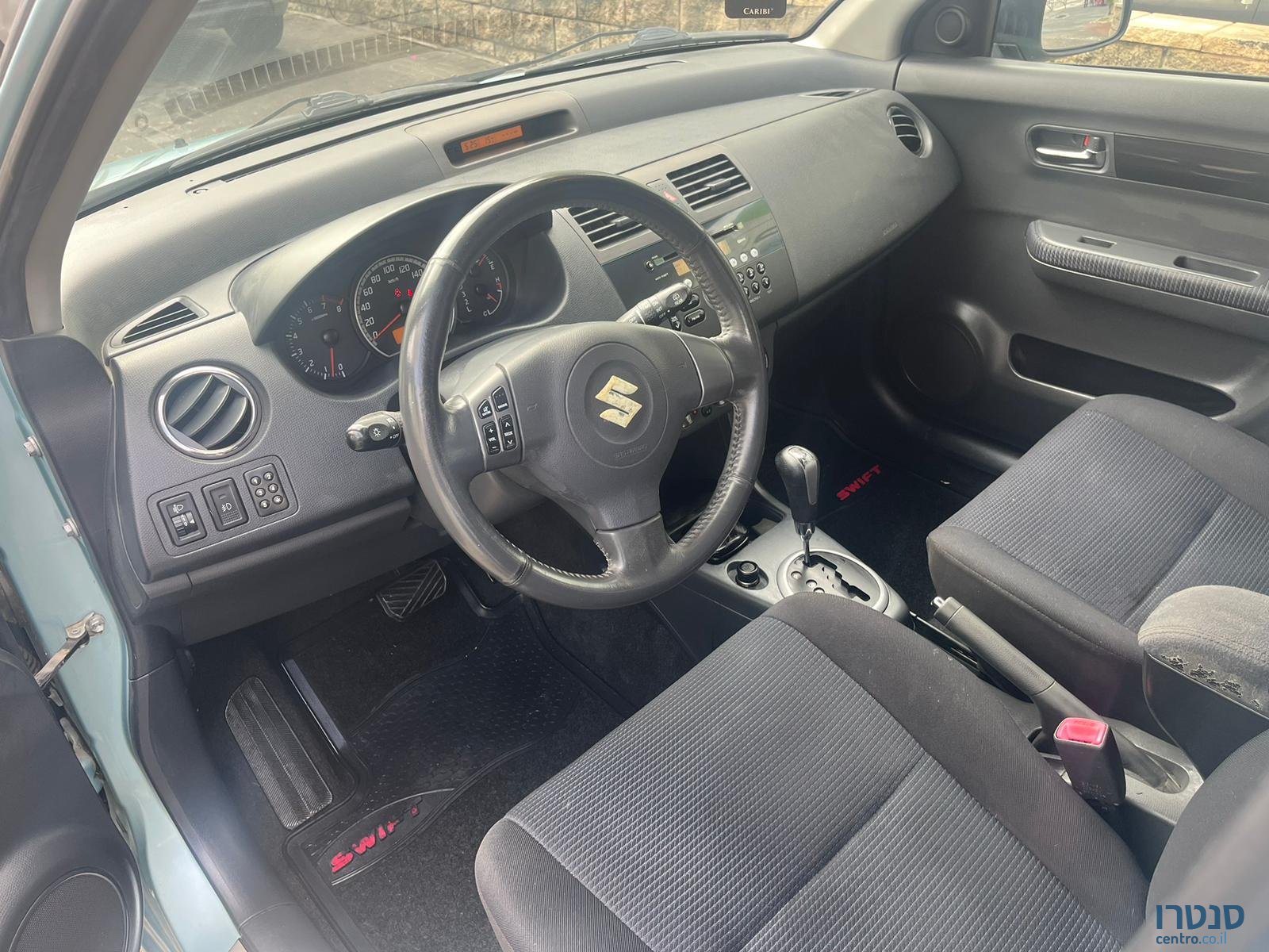 2010' Suzuki Swift photo #3