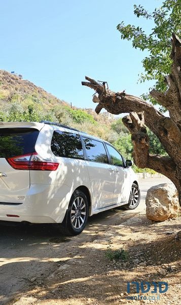 2019' Toyota Sienna טויוטה סיינה photo #6