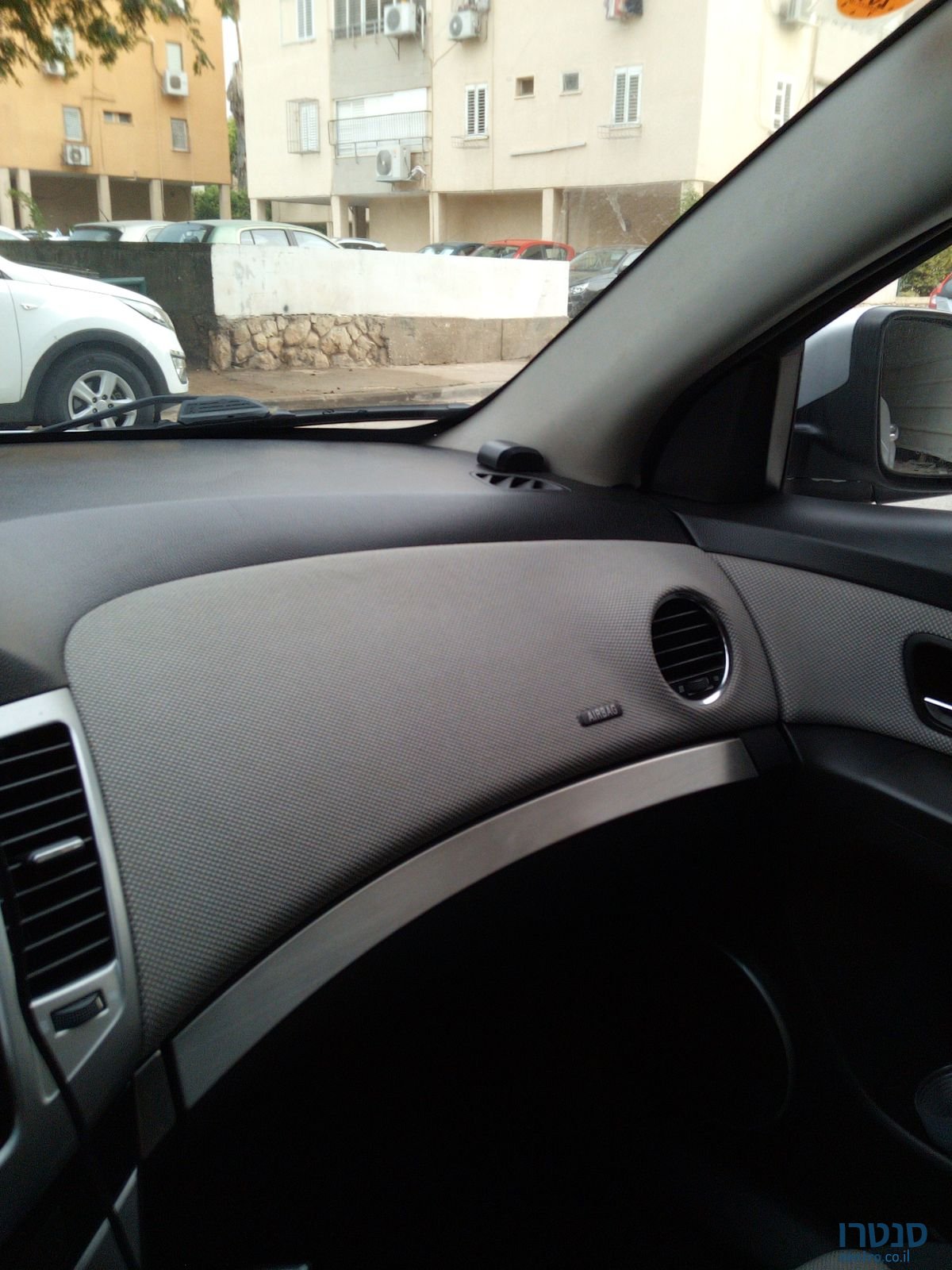 2011' Chevrolet Cruze photo #4