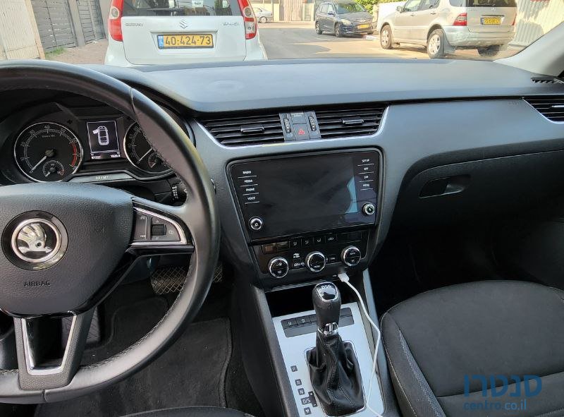 2019' Skoda Octavia Ambition photo #3