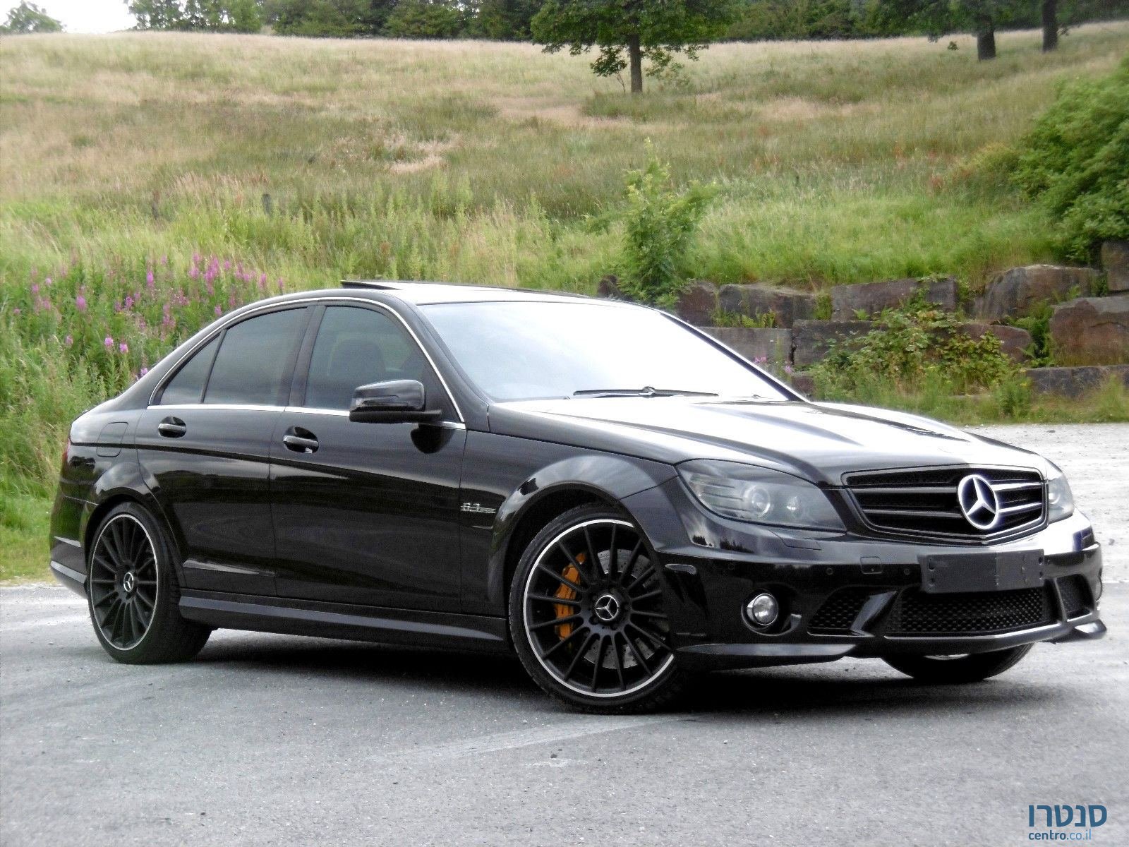 2009' Mercedes-Benz C-Class C63 AMG photo #4
